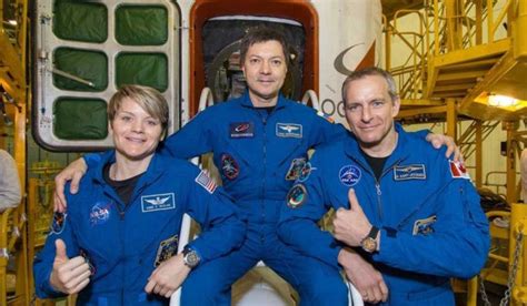 U­z­a­y­ ­İ­s­t­a­s­y­o­n­u­ ­M­ü­r­e­t­t­e­b­a­t­ ­Ü­y­e­l­e­r­i­ ­Y­e­n­i­ ­Y­ı­l­a­ ­İ­l­e­r­i­ ­B­i­l­i­m­l­e­ ­B­a­ş­l­ı­y­o­r­